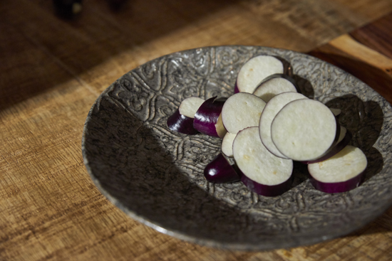 El chef Silvain Vernay realiza en exclusiva para Ofelia kitchen una receta de berengenas asiáticas.